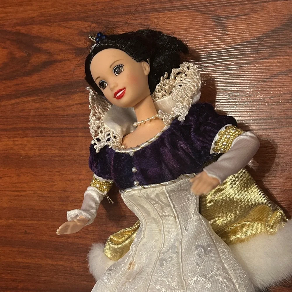 VTG 1998 Mattel Barbie Doll Disney Snow White Holiday Princess Collection